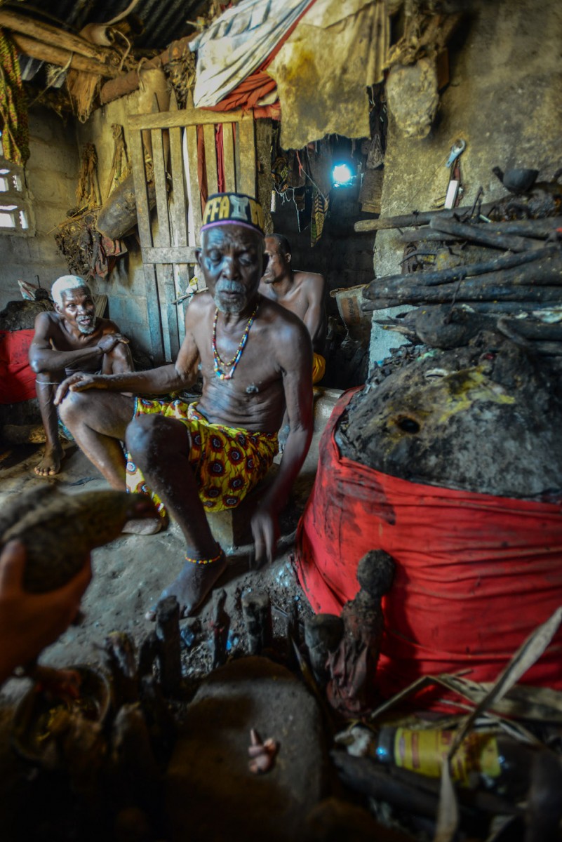 Le plus grand maître marabout voyant médium du monde : Papa Mazout, le vrai marabout du Bénin
