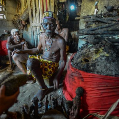 Le plus grand maître marabout voyant médium du monde : Papa Mazout, le vrai marabout du Bénin