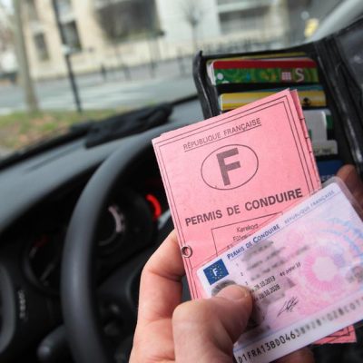Bordeaux 30 Decembre 2013 Illustration Nouveau Permis de Conduire Depuis le 16 septembre 2013, le nouveau permis de conduire unifié, sécurisé, pratique et renouvelable, format carte de crédit est délivré, harmonisé au sein de toute lUnion européenne. - David Thierry ( Quai de Queyries ) 20131230T.DAVIDDAV_6188 COPIE